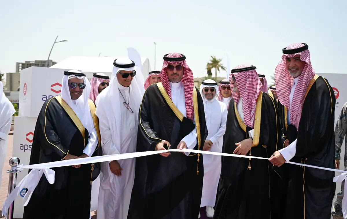 محافظ جدة يدشن التاكسي البحري الفاخر لتعزيز السياحة والنقل