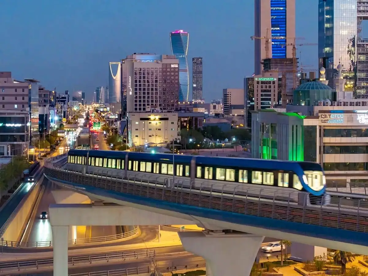 رسمياً: هيئة النقل تحدد كل الفئات المشمولة بتخفيضات النقل العام في الرياض بنسبة 50%.