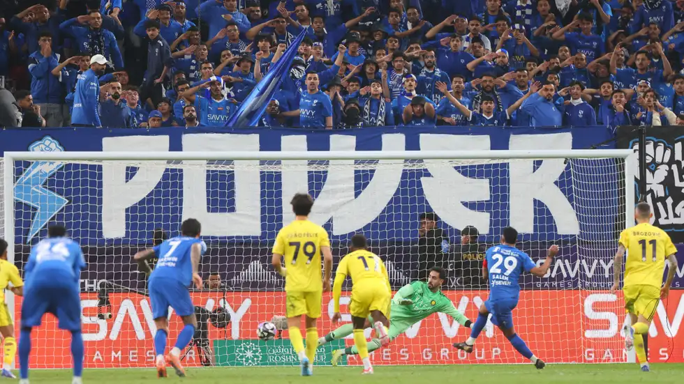 النصر يتجاوز أزمات الهلال بضربة معلم في الوقت الضايع 