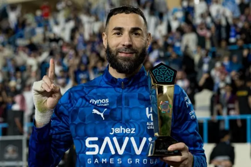 إنزاجي يضع بنزيما تحت الضغط قبل مواجهة النجمة وباقي نجوم الهلال في سبات عميق 