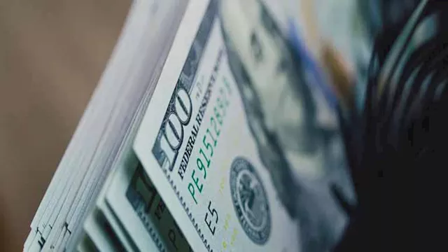 الجنيه المصري ينهار لمستويات قياسية جديدة مقابل الدولار قبل قليل 