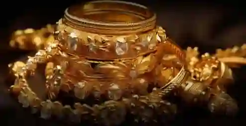 مقارنة أسعار الذهب في السعودية ومصر والامارات الصافي والمشغول والسبايك عيار 21 