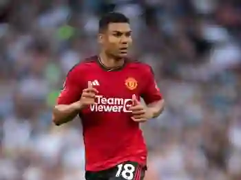 رونالدو يمارس ضغوط على كاسميرو للتوقيع للنصر ويعرض عليه رقم فلكي وامتيازات ملكية 