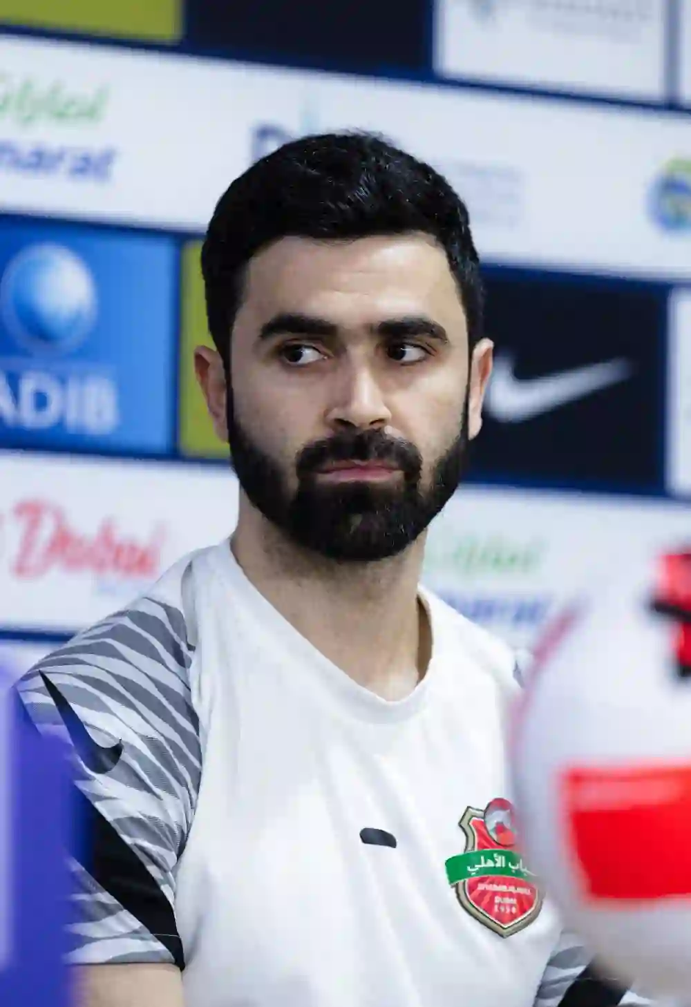 نجم من الطراز الرفيع يعلن الندم ويطلب العودة للعب في الهلال مجاناً وبدون مقابل 