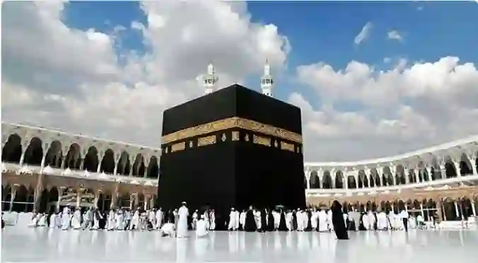 بطاقة جديدة لأداء مناسك العمرة من داخل وخارج السعودية 