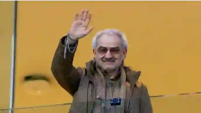 الوليد بن طلال يرمي طوق النجاة للهلال بقرار كلفة الملايين خلال ساعات 