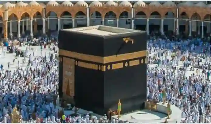 السعودية تحسم الجدل وتحدد مدة تأشيرات العمرة بعد تخفيضها للنصف 