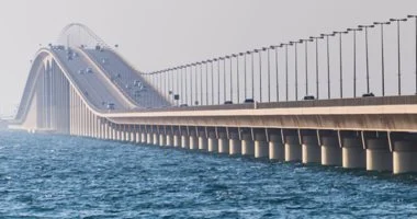تحديث هام حول وقف الحركة على جسر الملك فهد بين السعودية والبحرين رغم وقف النار