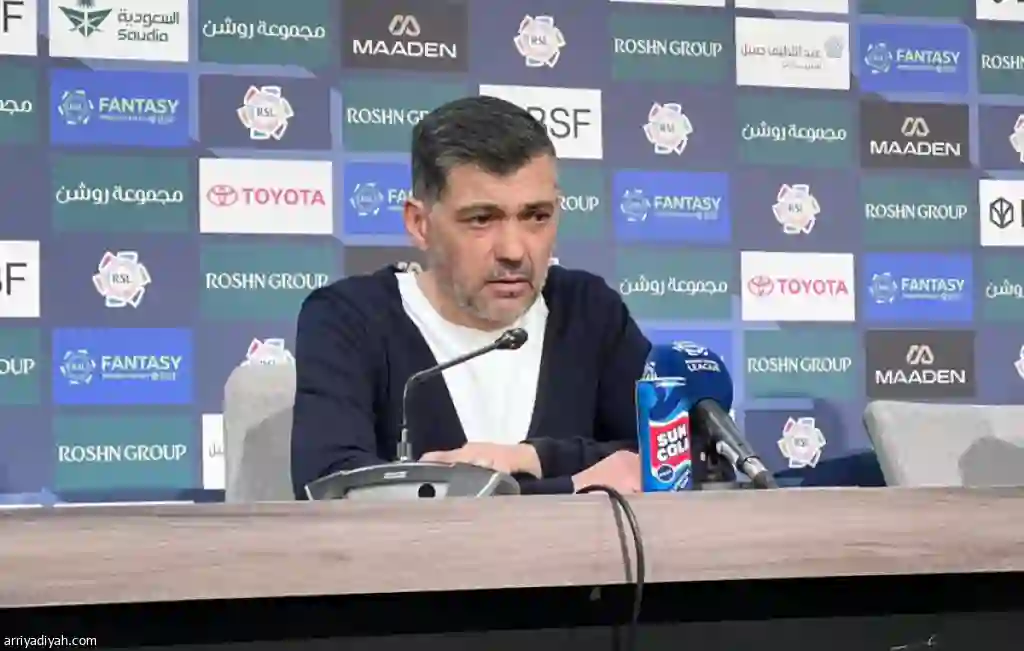 كونسيساو في وضع صعب بعد الخسارة من نيوم 