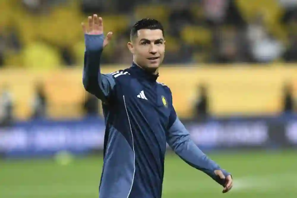 تسريب ما قاله رونالدو لزملائه المقربين حول مصير بقاءه مع النصر 