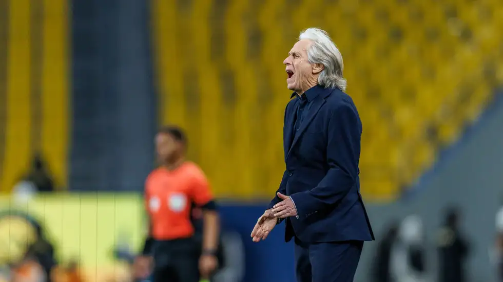 رونالدو يتسبب عن بعد في عقوبة جديدة لمدرب النصر جيسوس