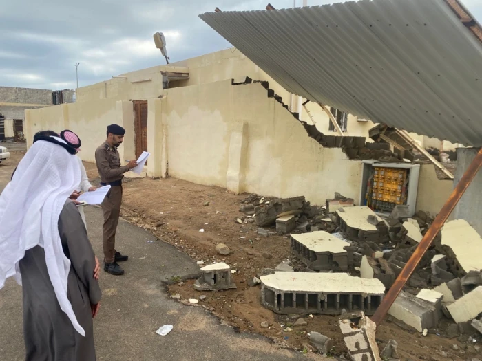 انطلاق أعمال الحصر للأضرار وصرف التعويضات في ينبع بسبب السيول والعواصف 