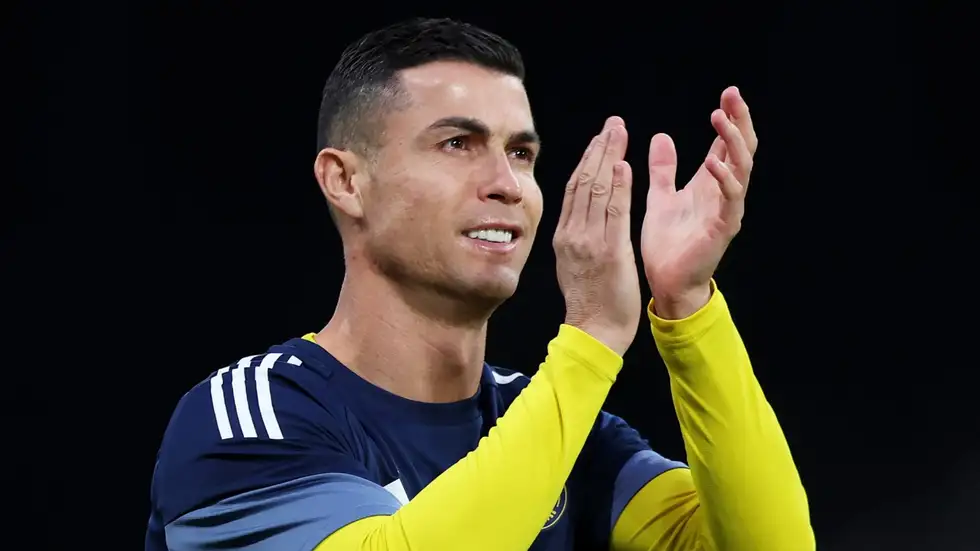 تسريبات حصرية تفجر مفاجأة من العيار الثقيل عن ملايين رونالدو التي كسبها في السعودية