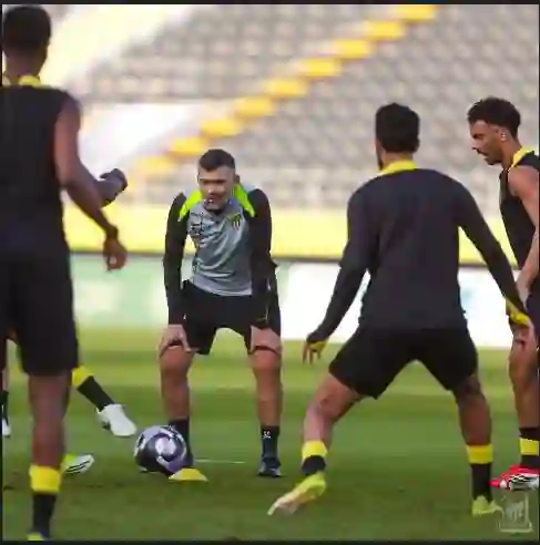 كونسيساو يرمي بورقته الاخيرة لمحاولة حسم الاسيوية ولكن… 