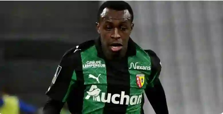 تسريبات تكشف عن رد عنيف من وكيل سعود عبد الحميد على عرض النصر