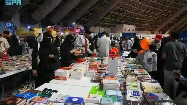 أهم العناوين والأسعار في منطقة الكتب المخفضة في معرض جدة للكتاب 2025