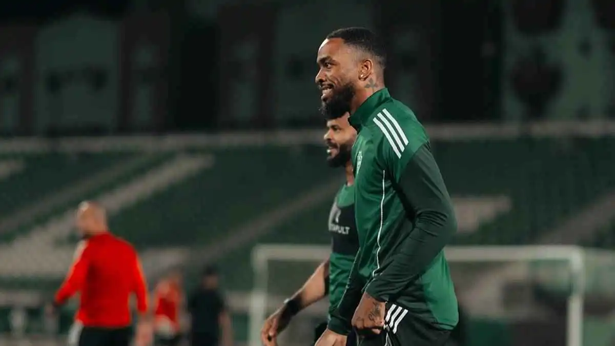 خبير قانوني يكشف السبب الحقيقي وراء قرار وقف رونالدو عن اللعب في السعودية 