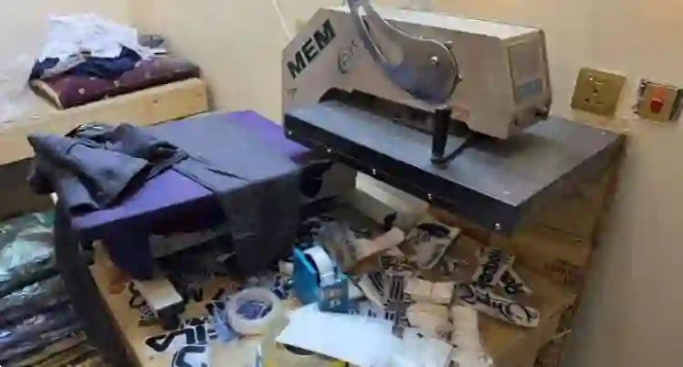 ماركات ملابس مقلدة تنتشر في جدة وتحذيرات من خطر شراءها او تداولها