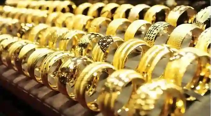 زحام شديد على محلات الذهب في جدة وتسابق لشراء انواع الذهب لسبب لا يصدق 