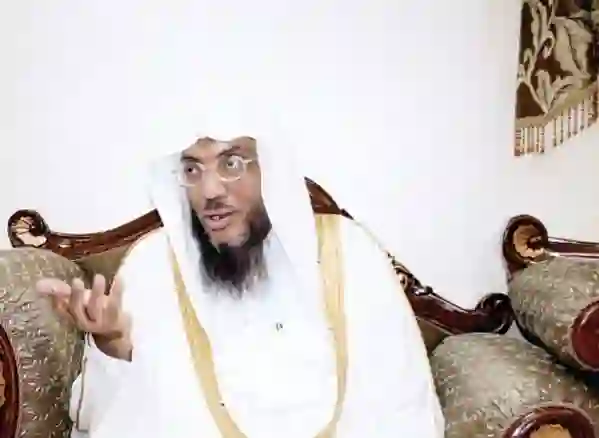 أمر ملكي حول الشيخ أسامة خياط إمام المسجد الحرام في ليلة عيد الفطر 