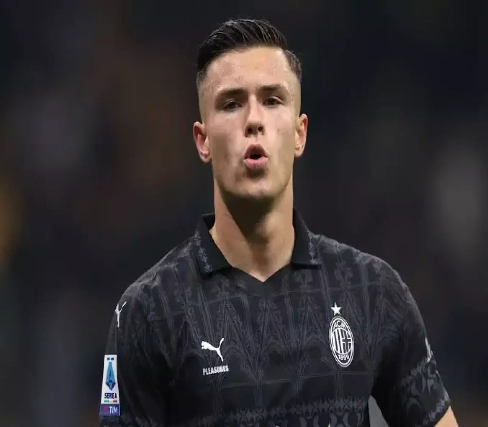 مدرب الهلال يطلب من إدارة النادي طرد نجم الفريق الأول