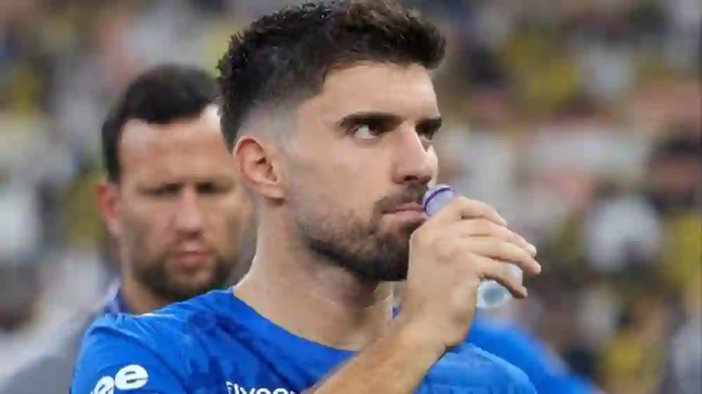 نيفيز يبلغ إدارة الهلال بموقفه من الاستمرار مع الزعيم