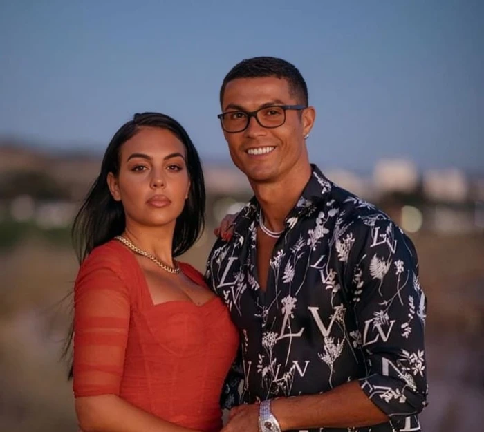 صور لفيلا رونالدو وجورجينا الجديدة في السعودية