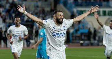 مشكلة بنزيما في غرفة الملابس قبل وبعد المواجهة تفجر غضب كبار نجوم الزعيم 