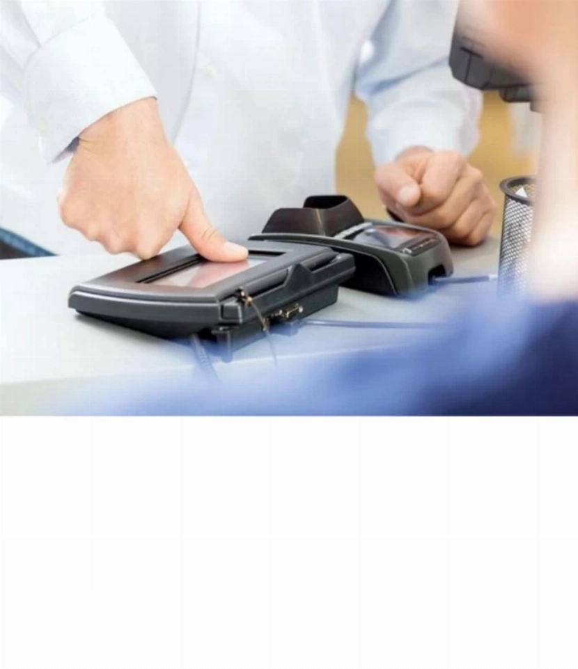 قرار يقلب حياة الموظفين في السعودية بزيادة عدد ساعات العمل ولا استثناءات 