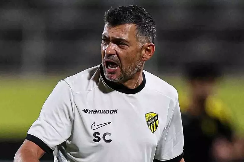 أزمة جديدة في الاتحاد وكونسيساو يستبعد النجم الأول ويستعد للتضحية به بعد بنزيما 