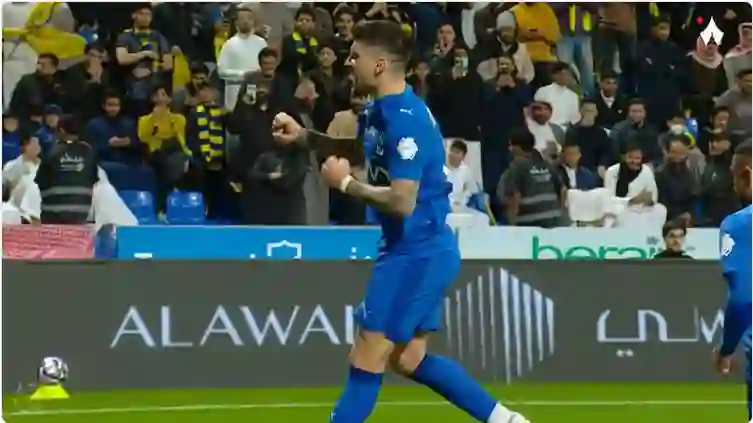 الهلال يتلقى درس قاسي يطيح به من انجازه الكبير بسبب غلطة الشاطر 