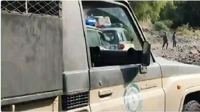 دوريات المجاهدين تطارد يمني بعد اكتشاف حقيقة ما كان بحوزته 