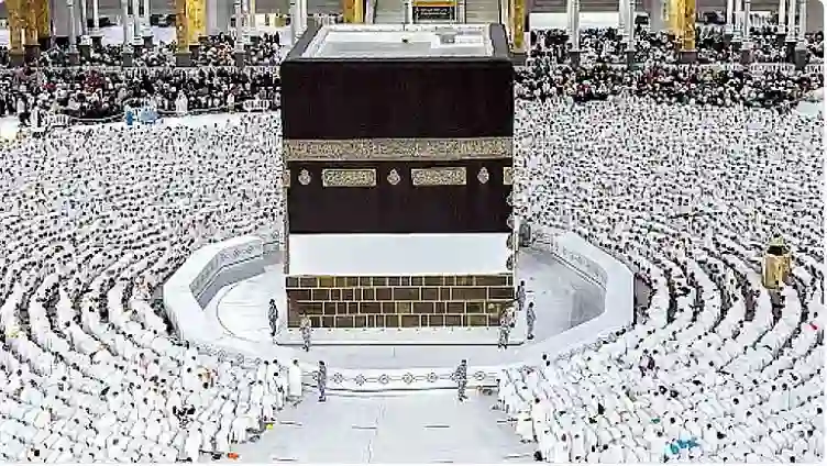 قيود وتحذيرات جديدة حول التحويلات المالية للمعتمرين والحجاج