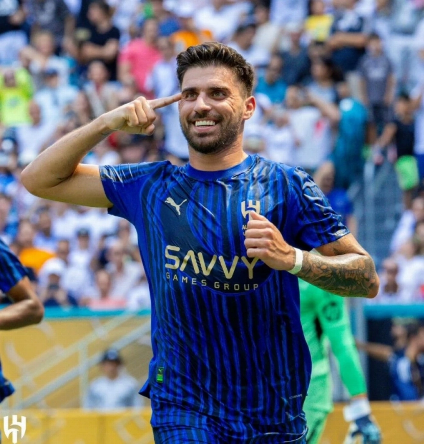 هذا هو مصير تجديد عقد نجم الهلال مع النادي بعد تصرفات إنزاجي