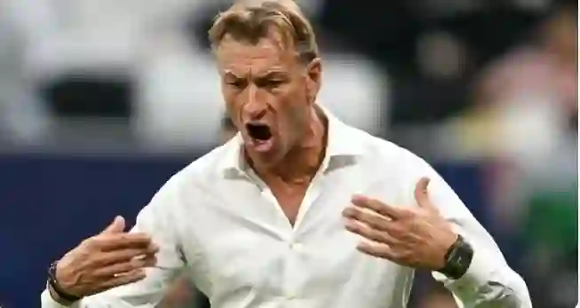 هجوم كاسح على رينارد بسبب نتائج المنتخب والسر في الهلال والنصر 