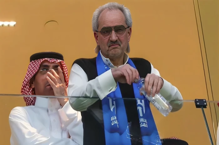 تسريبات جديدة تكشف البند المثير للجدل في صفقة استحواذ الوليد بن طلال على نادي الهلال 