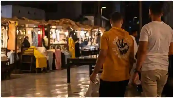 البسطات تعود الى شوارع جدة والبداية من هذا الشارع 